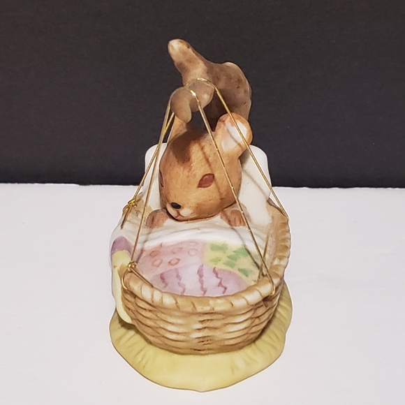 Baby Mouse in Cradle Figurine Vintage Enesco 1975 - Picture 2 of 9